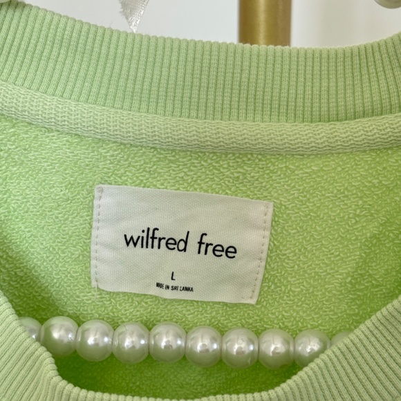 Aritzia Wilfred Free Puff Shoulder Sweatshirt in Light Pastel Green / Mint - Picture 2 of 6